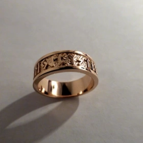 Кольцо Футарк из золота с рунами 