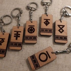 Брелок Чертог по дате рождения из дерева