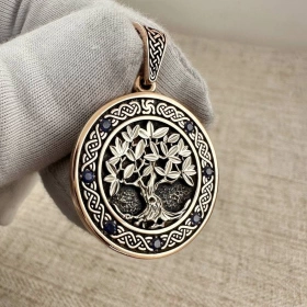 Дерево Рода с Чертогом по дате рождения из золота с камнями