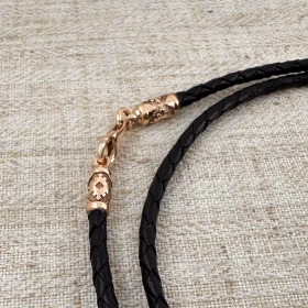 Шнур из натуральной плетеный кожи  с наконечниками Репейник Счастья