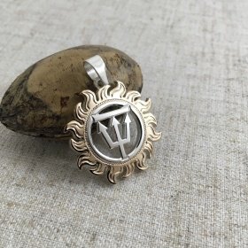 Чертог Ворона в золотом солнце