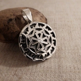 Молвинец в солнечном круге в два уровня